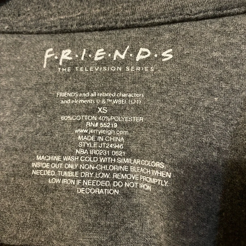 Friends the tv series cropped short sleeve crew neck tee crop top - Picture 3 of 4